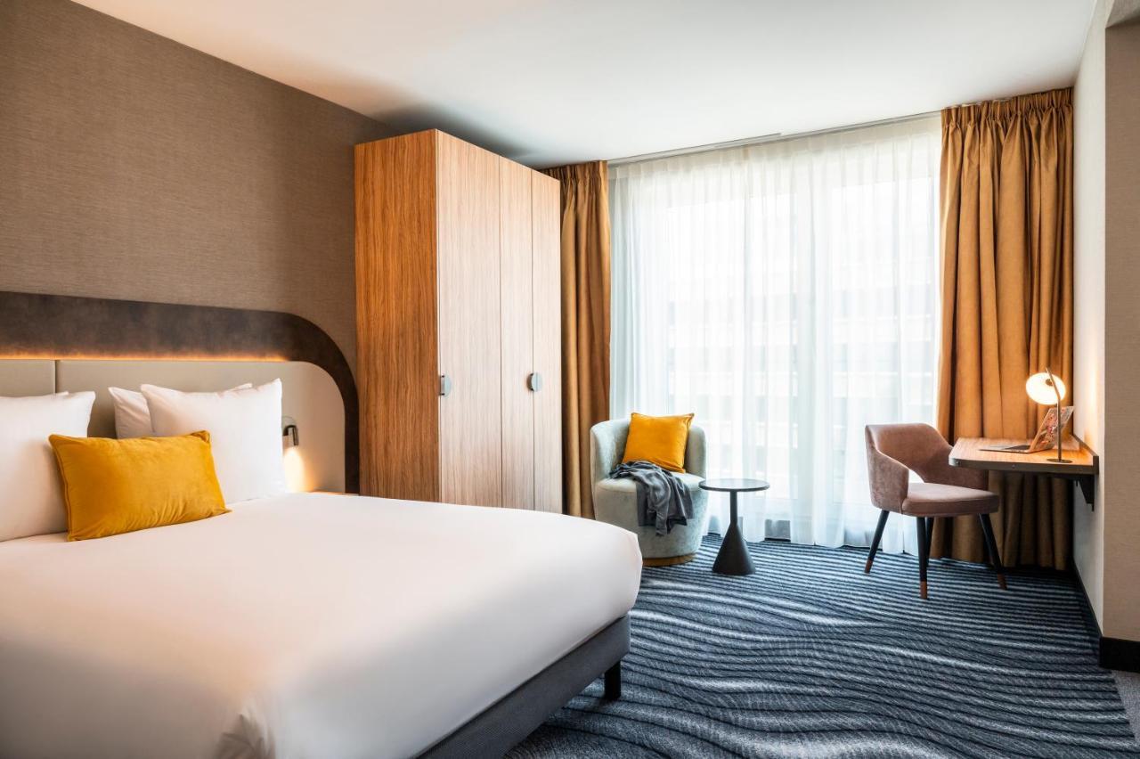 Chambre Supérieure avec 1 Lit Double et 2 Lits Simples
