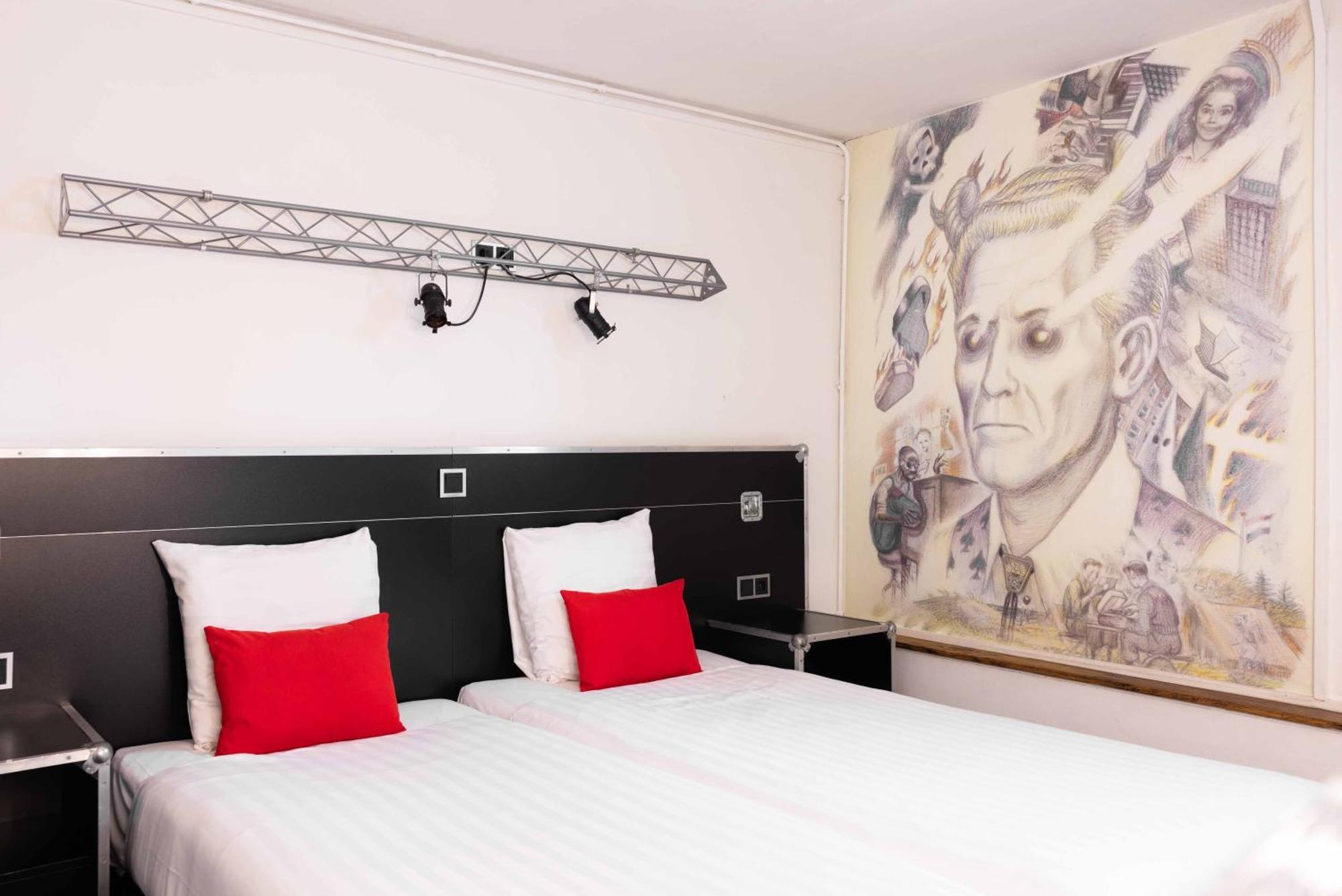 Chambre Double ou Lits Jumeaux avec Salle de Bains Commune au Sous-Sol