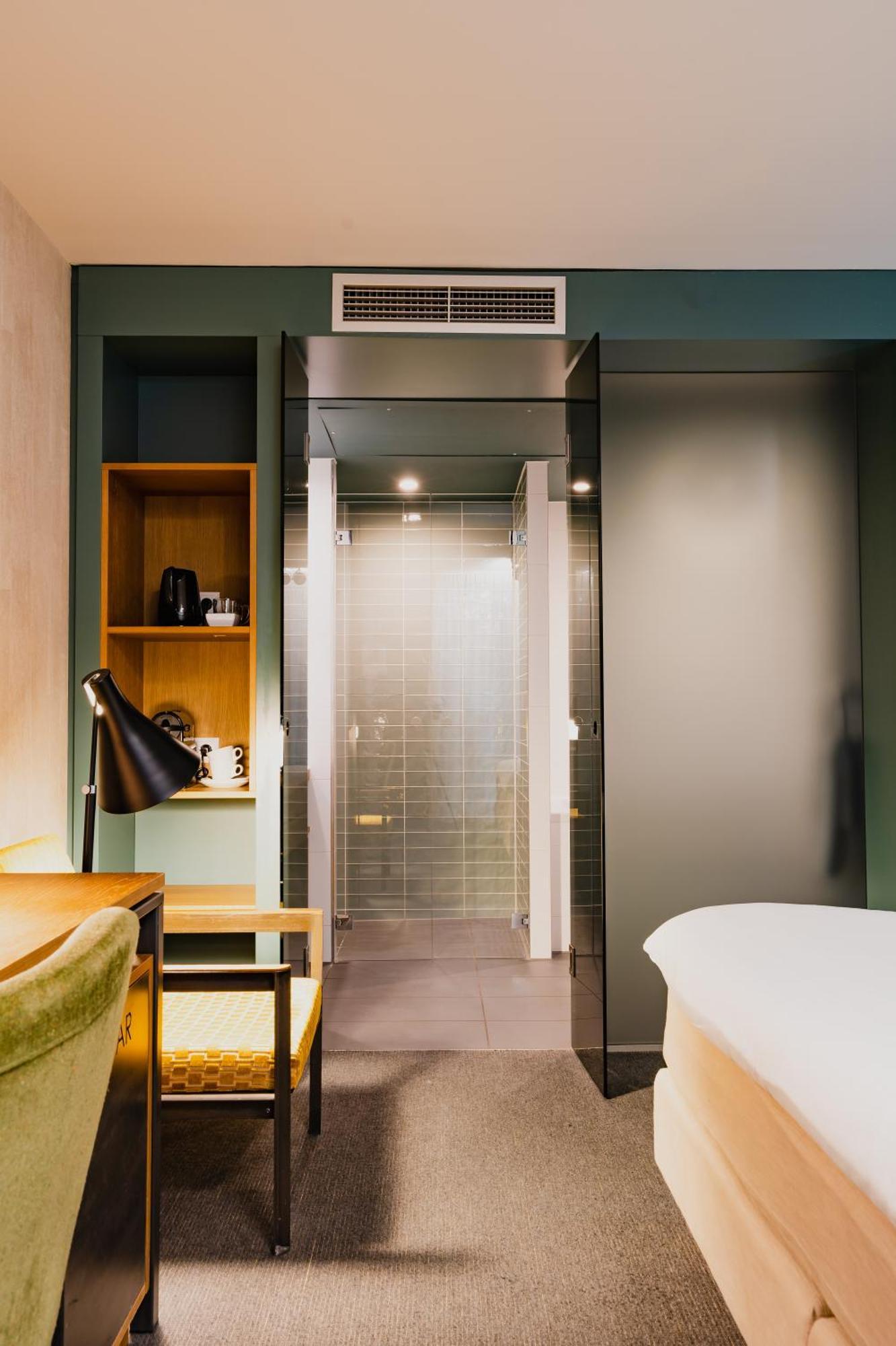 Indoor Double or Twin Room Atrium view,1544007124:JPEG