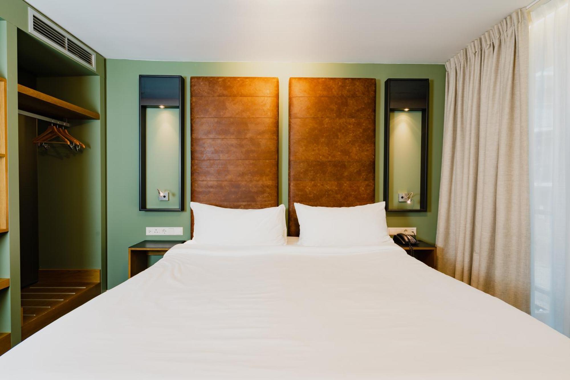 Deluxe Double or Twin Room,1588192240:JPEG