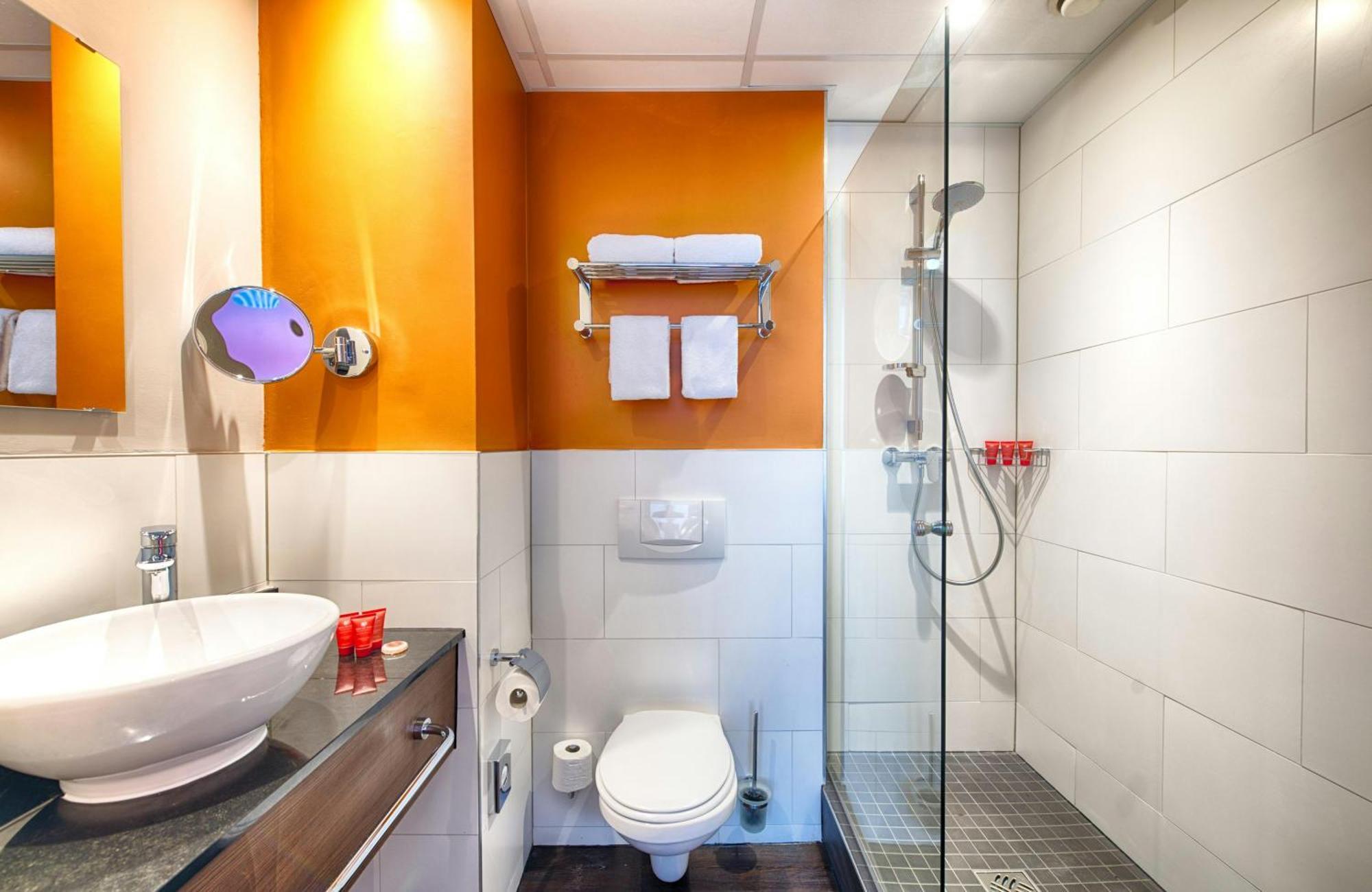 Chambre Supérieure - 1 Lit King-Size et 2 Lits Simples