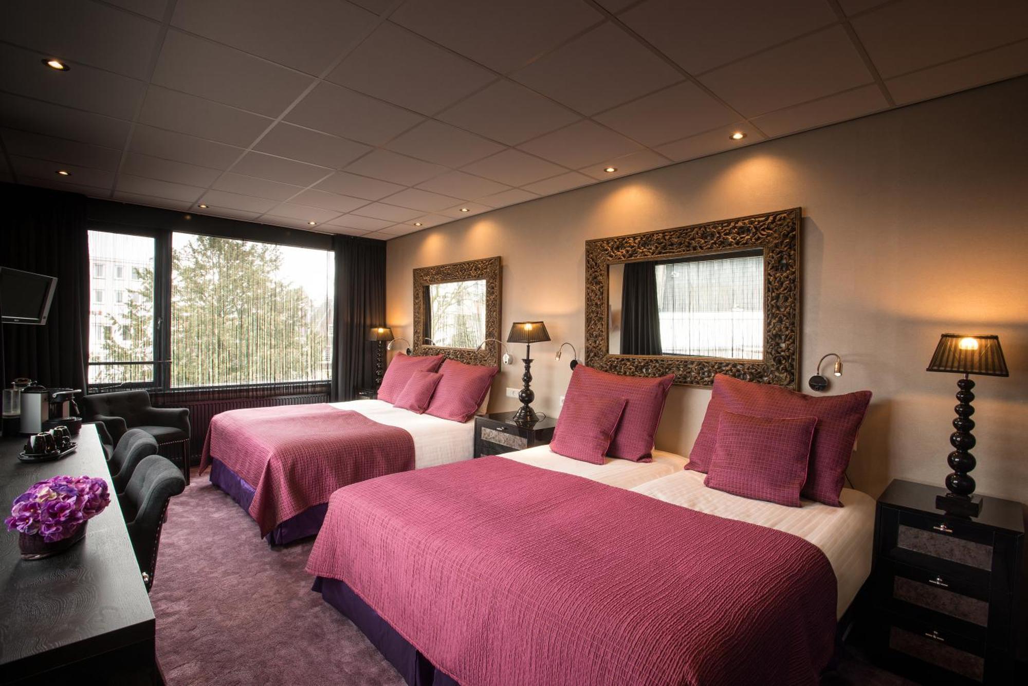 Chambre Quadruple Standard avec Baignoire, Douche et Toilettes