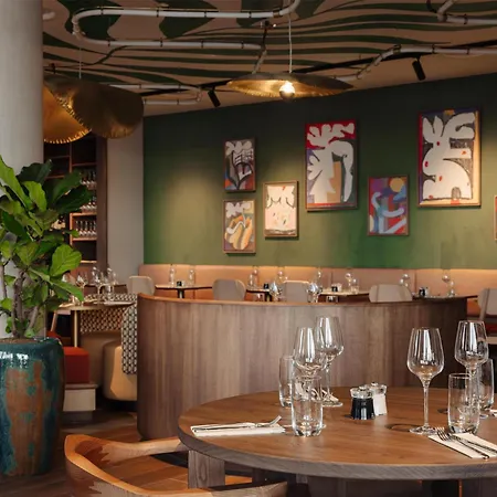 Doubletree By Hilton Amsterdam Centraal Station-2